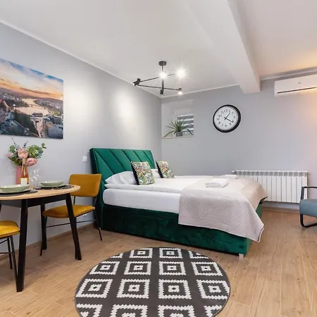 Underground Kielecka Rondo Mogilskie By Renters *