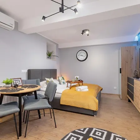 Underground Kielecka Rondo Mogilskie By Renters * קרקוב